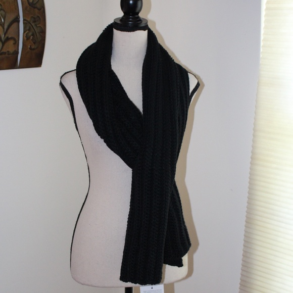 Jaanuu, Black cable knit pom pom beanie and key hole  scarf - Picture 2 of 12